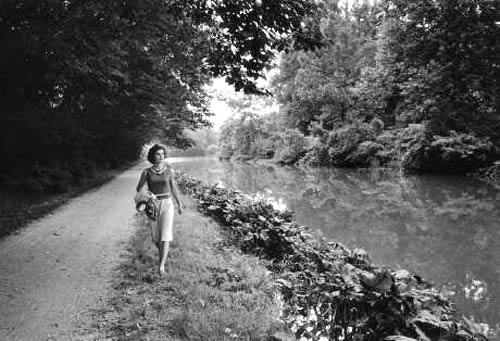 Jacqueline-Kennedy-Georgetown-Canal.jpg