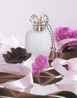 Les Parfums de Rosine Rose Praline (2008) {New Fragrance}