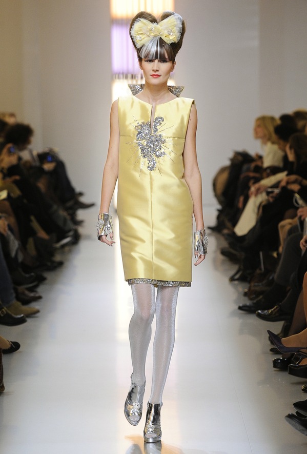 chanel-SS-2010-space-age.jpg