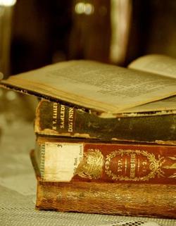 Smell Forensics of Old Books or Material Degradomics {Fragrant Readings}