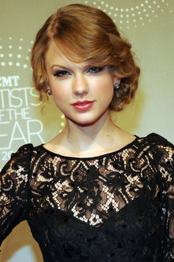 Steal Taylor Swift's Makeup Secrets! {Beauty Notes}