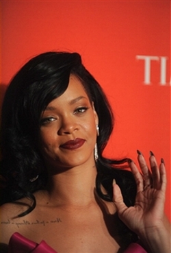 Rihanna to Launch a Men's Cologne {Fragrance News} {Celebrity Perfume}