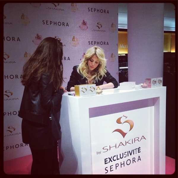 Shakira_First_signature_Sephora_S.jpg
