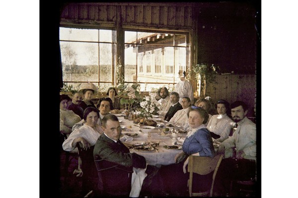 Leonid_Andreyev_Summer_House_Romanovs_1912.jpg