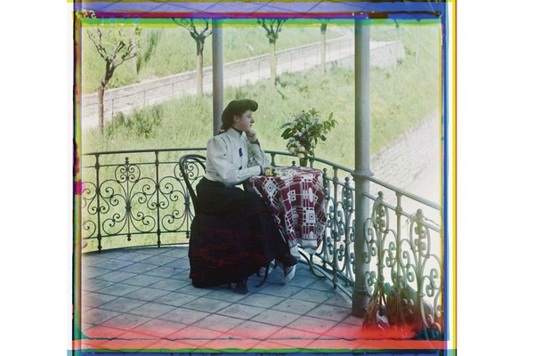 romanovs_summer_idyll_flowers.jpg