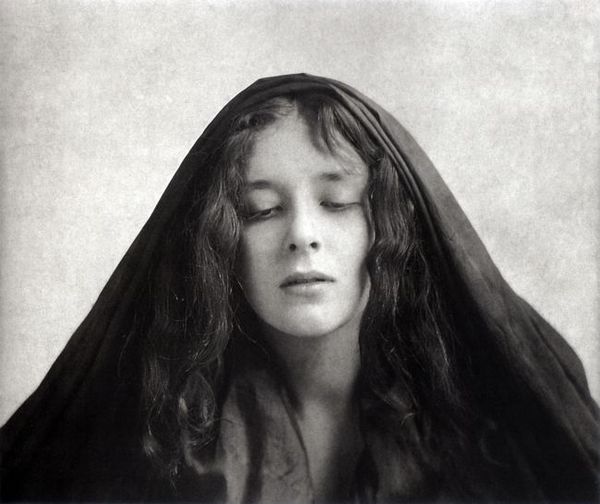 Modèle_Photographique_madonne_aux_lys.jpg