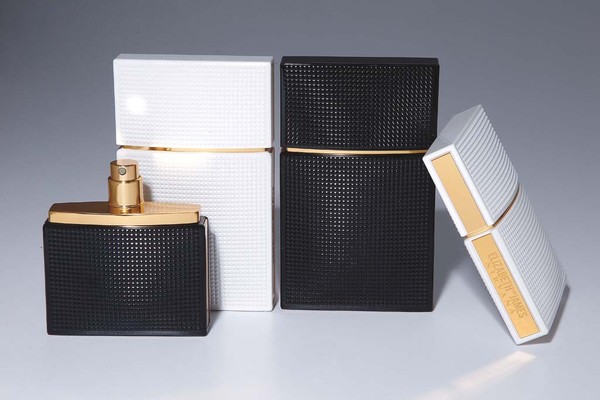 elizabeth_james_nirvana_white_black_fragrances.jpg