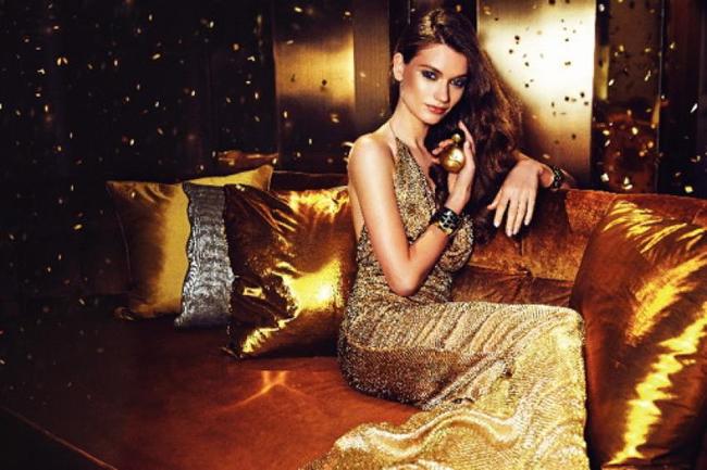 Far_away_gold_avon_advert.jpg