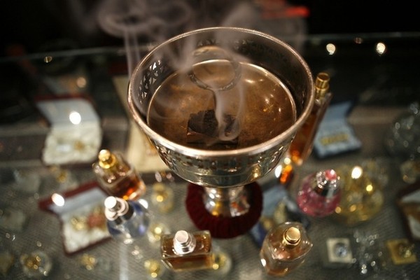 Oud_incense_N_Hill.jpg