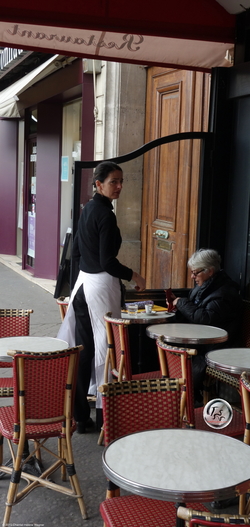 Garçonne de Café {Paris Photo}