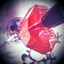 Diesel Loverdose Red Kiss (2015): The Oldest Selling Pitch in the World {Perfume Review & Musings}