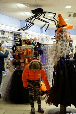 Halloween Action - A Tale of Two Cities Series {Paris & Cambridge, MA Photos}