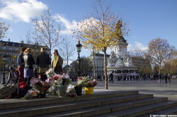 Peaceful Day at République - Jour Paisible à République - 130 Street Photographies after the Paris Attacks {Paris Street Photo}