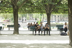 Summer in Paris with Pokémon Go {Paris Street Photos}
