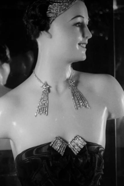 18-elle-chanel-jewelry-Film-Pathe-1932---5-xln-lgn.jpg