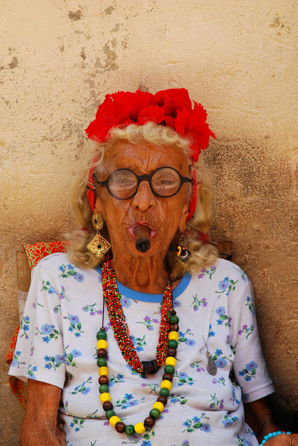 Havana-cigar-old-lady.jpg