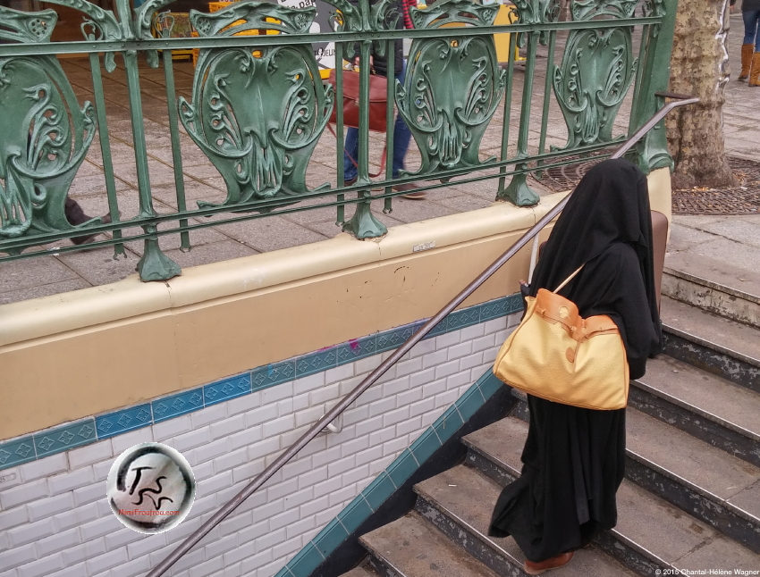 Hijab_on_Stairs_3_tss.jpg