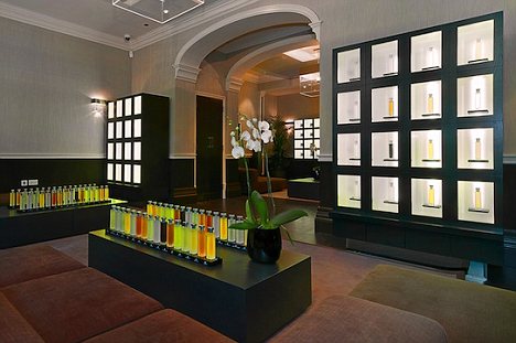 Illuminum_perfume_Lounge.jpg