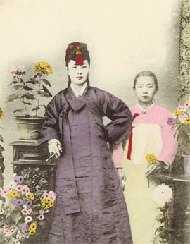 Korean-Kisaeng-Singer-1910.jpg