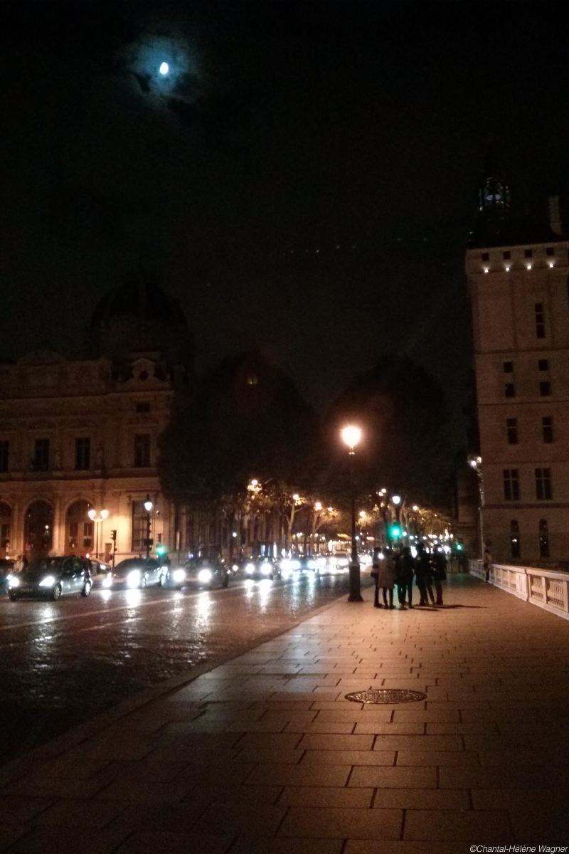Moon_Lights_Paris.jpg