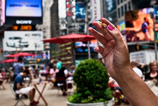 NY-BA505_SMOKE_G_20110626193815.jpg