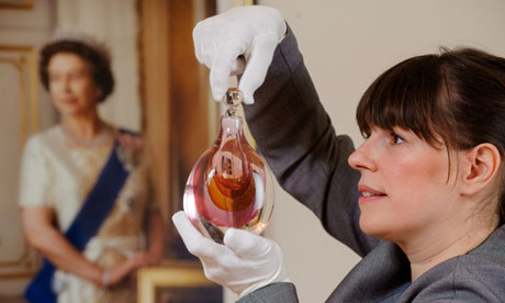 Queens-jubilee-perfume-adamas.jpg