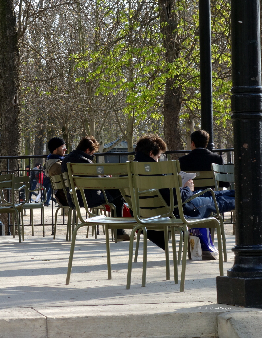 Reading_in_the_Jardin_du_Luxembourg.jpg