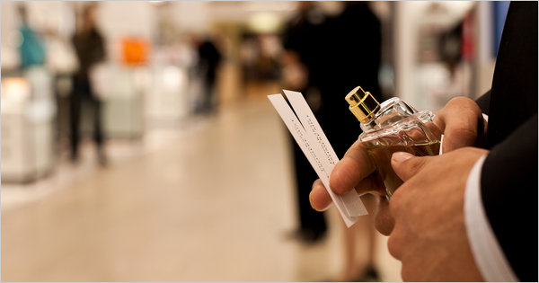 Todd_Heisler_NYT_fragrance_sampling.jpg