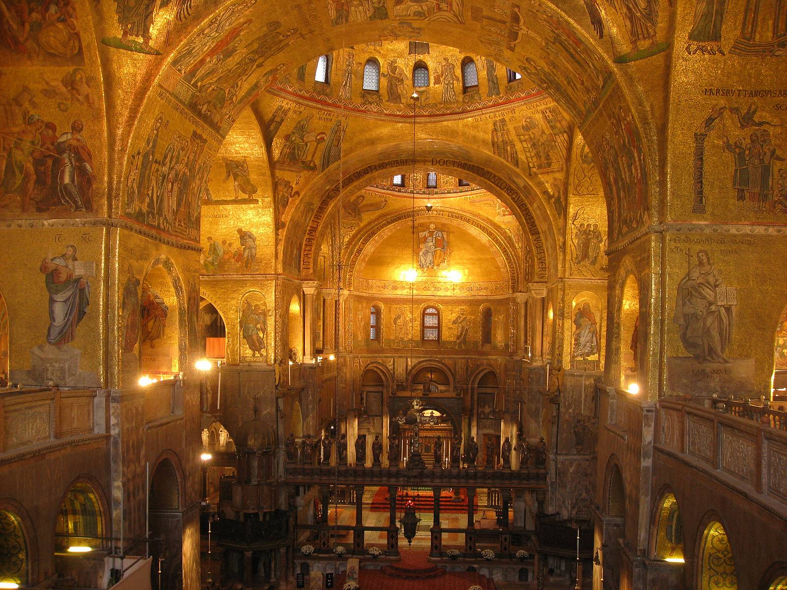 http://www.mimifroufrou.com/scentedsalamander/images/Venice_church_San_Marco_gold_Byzantine_style.jpg