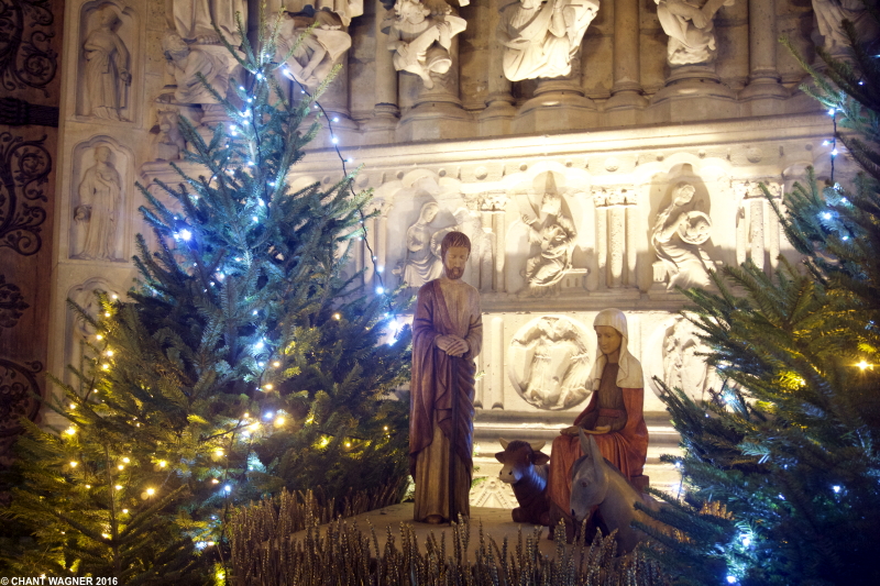 Xmas_waiting_for_baby_Jesus.jpg