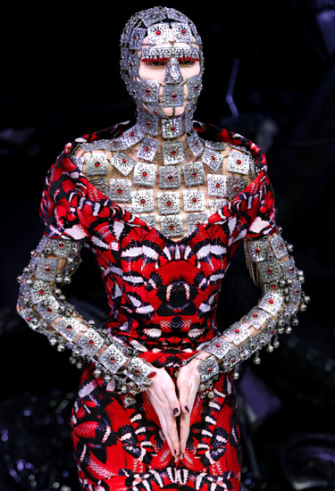 http://www.mimifroufrou.com/scentedsalamander/images/alexander_mcqueen.jpg