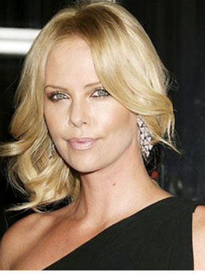 charlize300400.jpg