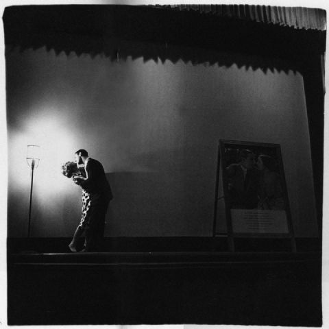 diane-arbus-couple-kissing-onstage.jpg