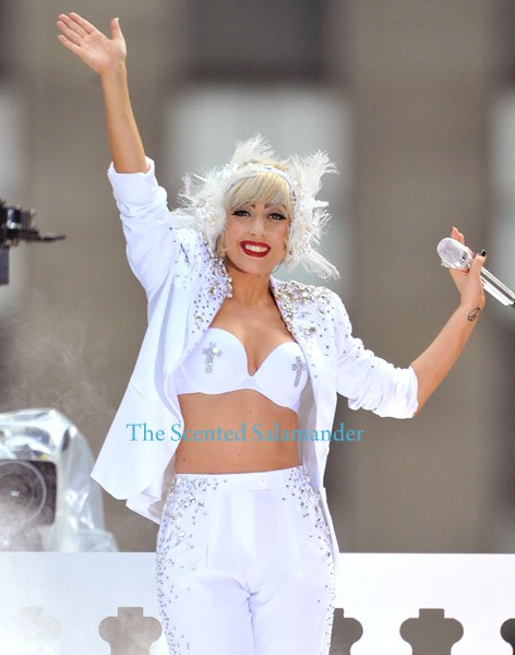 lady-gaga-white-B.jpg