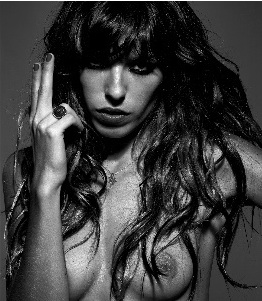 lou-doillon-nue.jpg