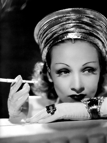 http://www.mimifroufrou.com/scentedsalamander/images/marlene-dietrich-portrait.jpg