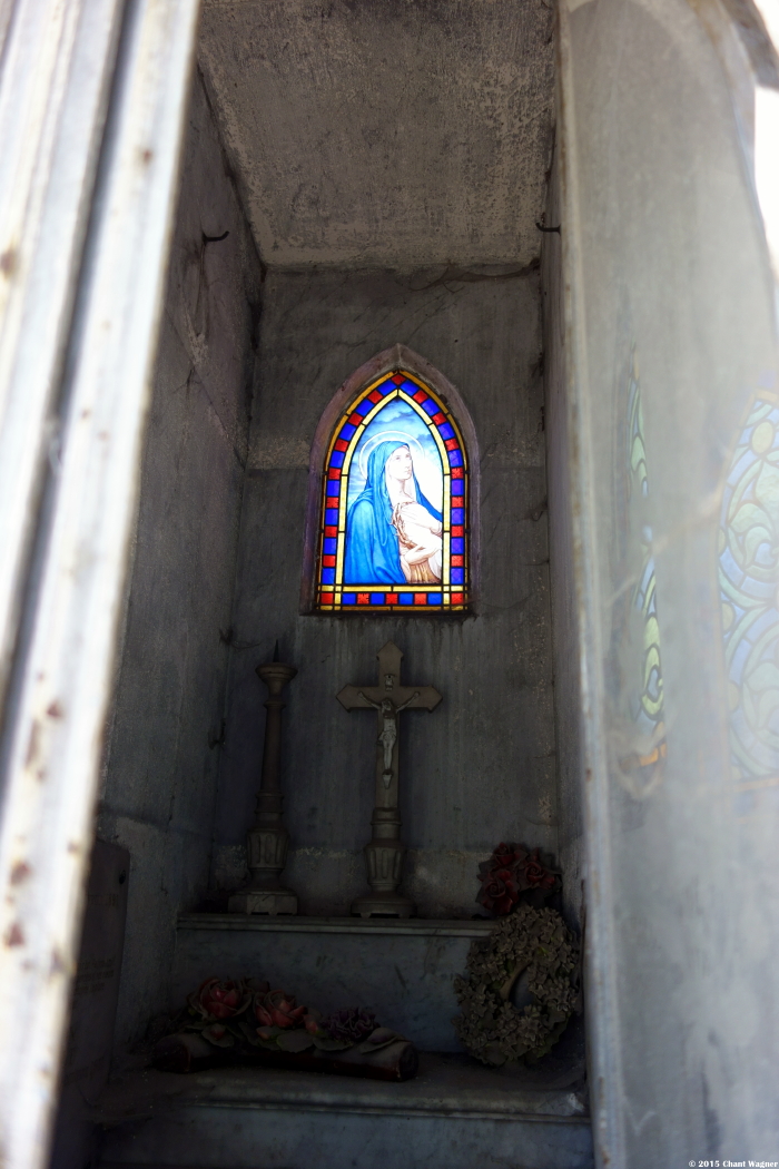 tomb_vitrail_pere_lachaise_sm.jpg